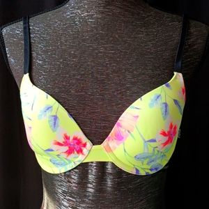 VICTORIA SECRET PINK WEAR EVERYWHERE T-SHIRT LIGHTLY LINED BRA 32C